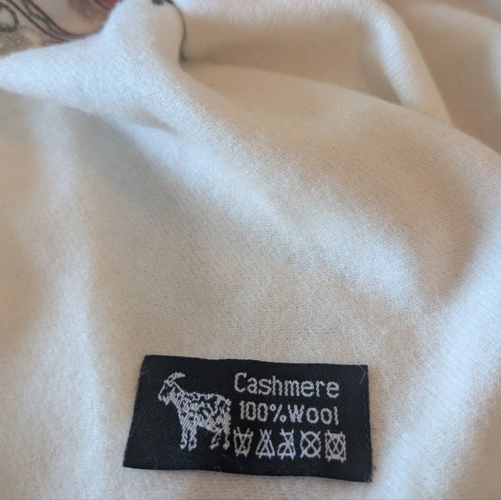 Cashmere Ivory Floral Patterned Shawl - Picture 5 of 8